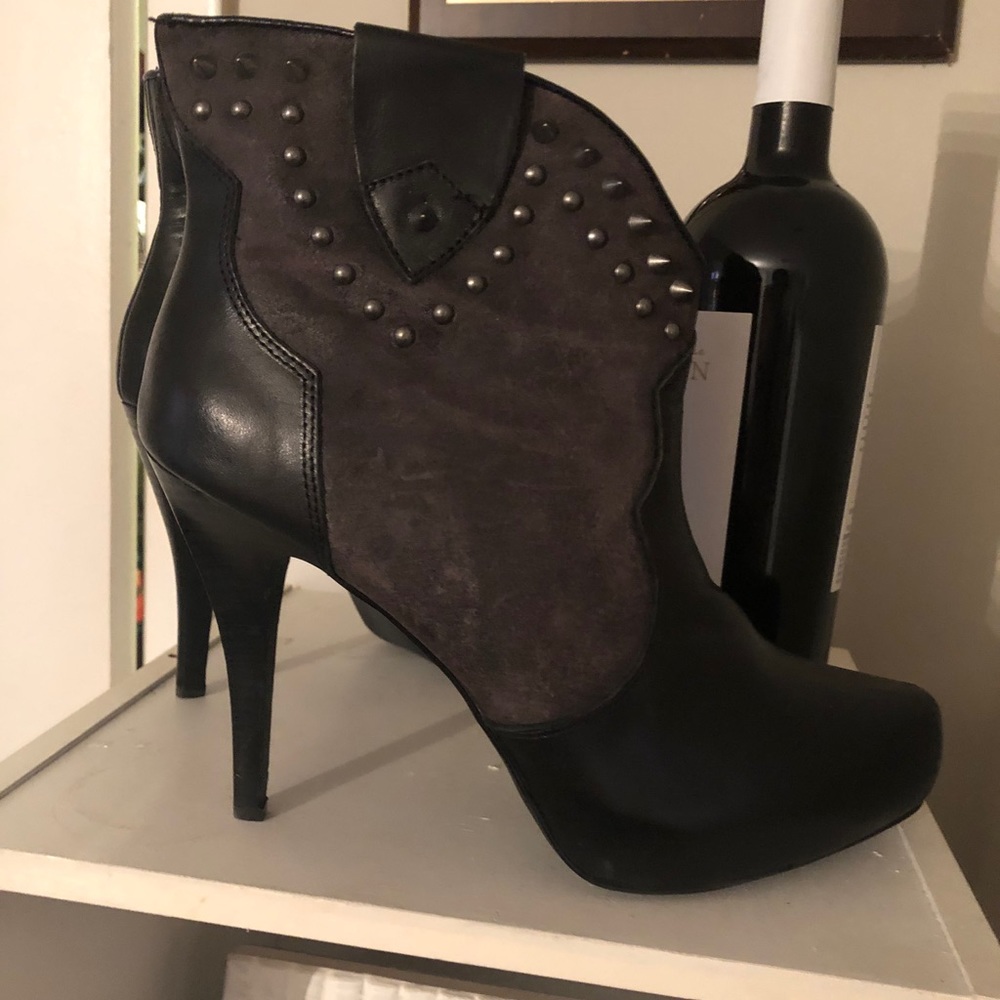 Bootie boots🔥🔥 - Picture 3 of 5